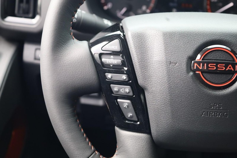 Nissan Frontier Vehicle Image 12