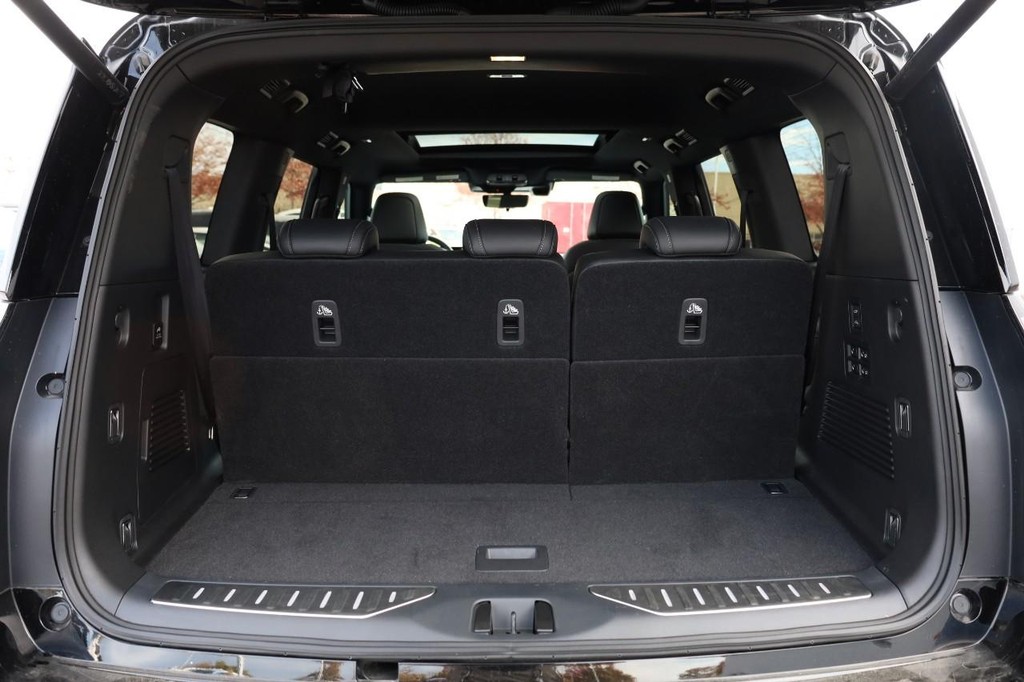 Nissan Armada Vehicle Image 07