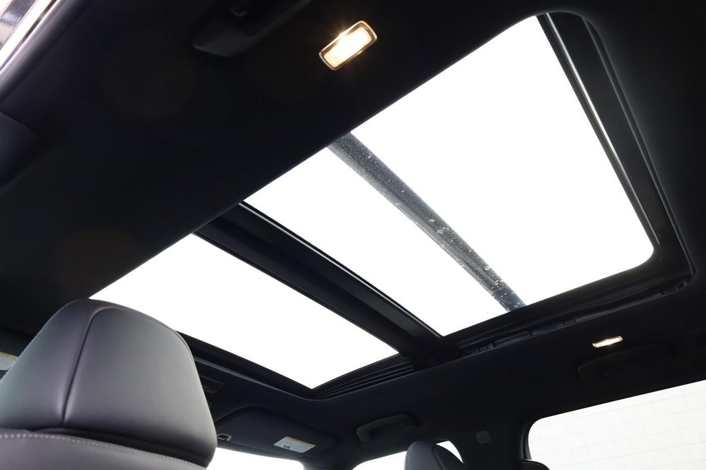 Nissan Armada Vehicle Image 11