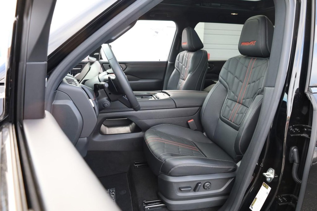 Nissan Armada Vehicle Image 12