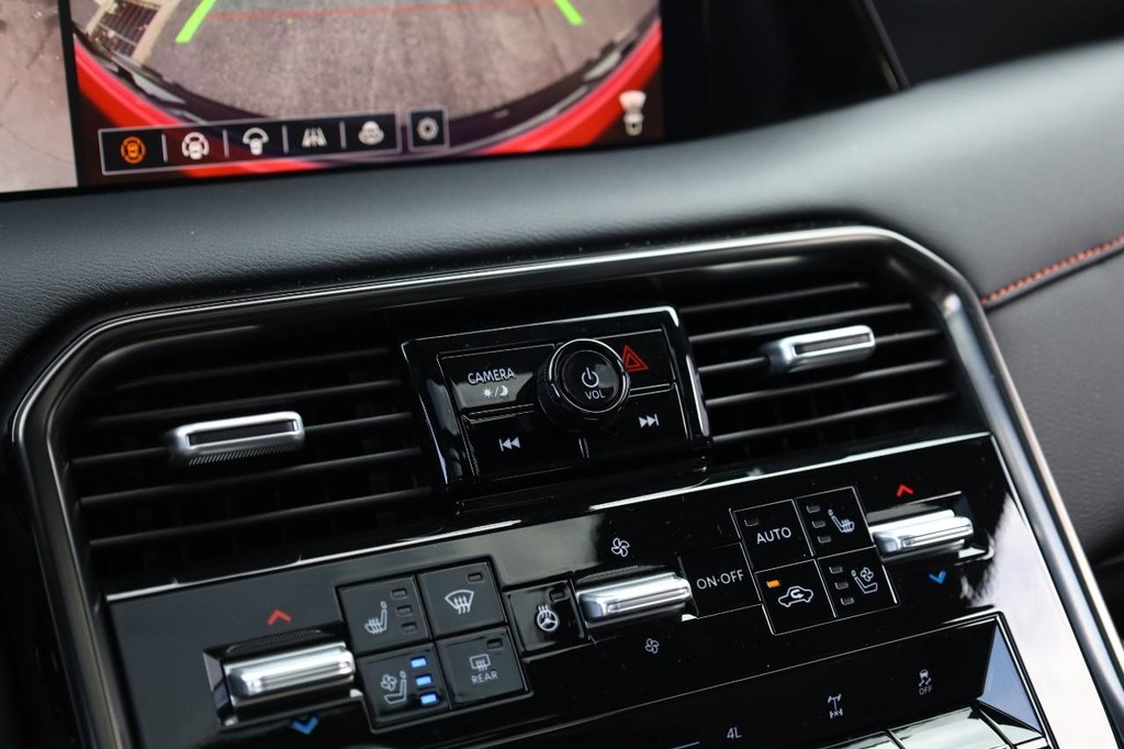 Nissan Armada Vehicle Image 18