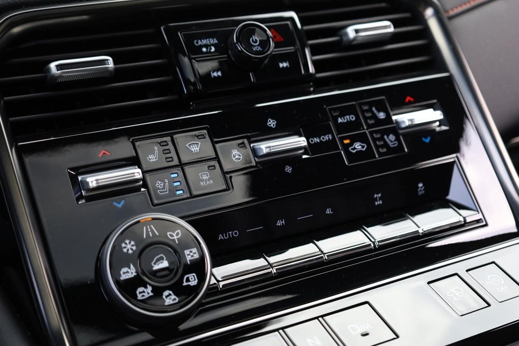 Nissan Armada Vehicle Image 19