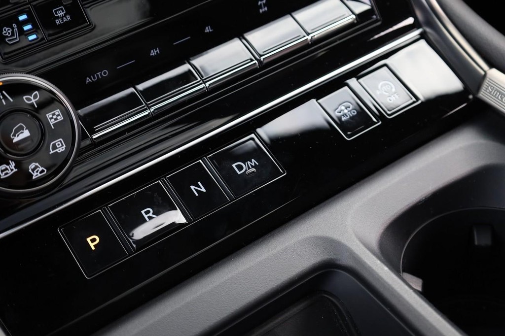 Nissan Armada Vehicle Image 20