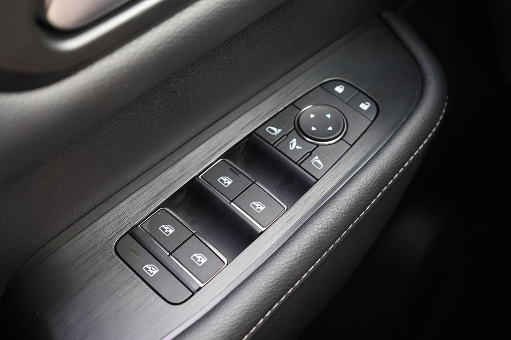 Nissan Armada Vehicle Image 22