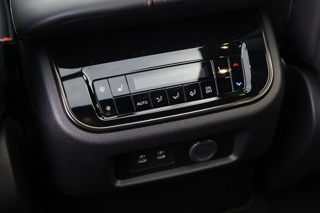 Nissan Armada Vehicle Image 27