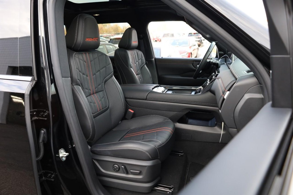 Nissan Armada Vehicle Image 31