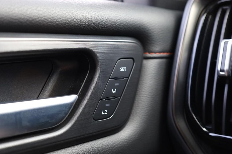 Nissan Armada Vehicle Image 23