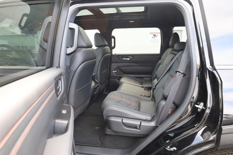 Nissan Armada Vehicle Image 26