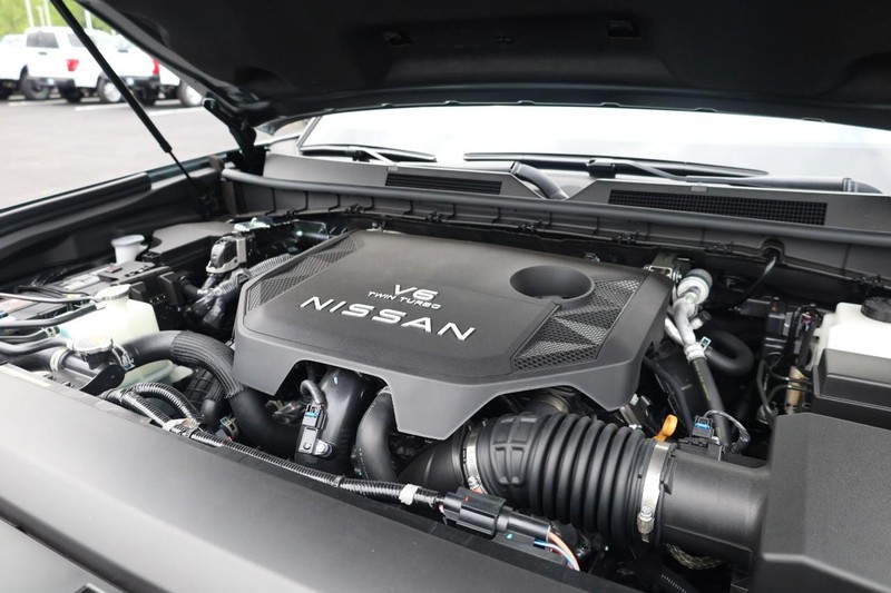 Nissan Armada Vehicle Full-screen Gallery Image 28
