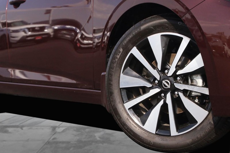 Nissan Sentra Vehicle Image 03