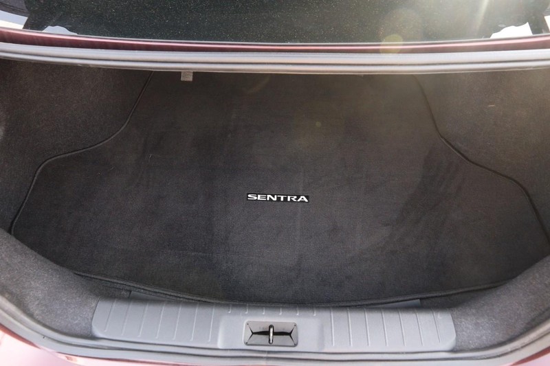 Nissan Sentra Vehicle Image 07