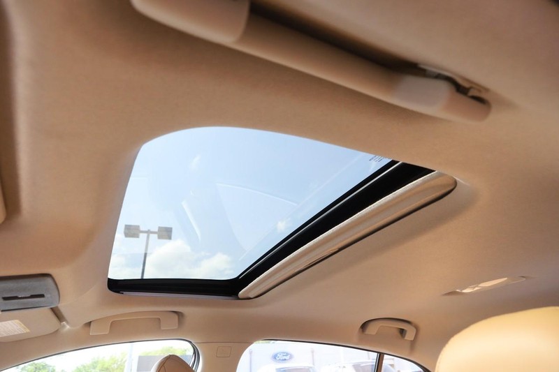 Nissan Sentra Vehicle Image 08