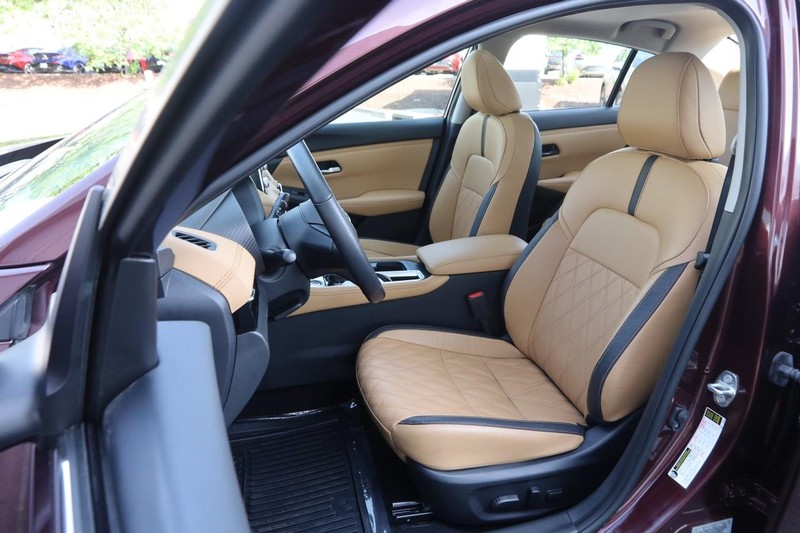 Nissan Sentra Vehicle Image 09