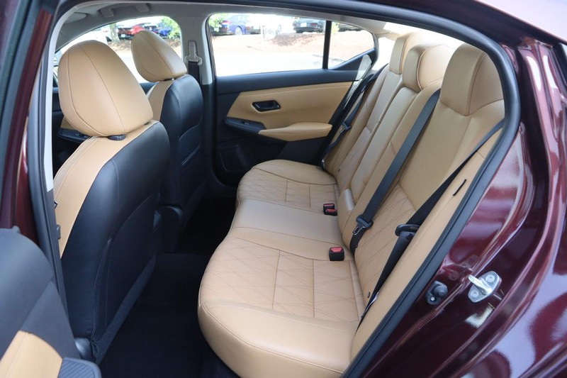 Nissan Sentra Vehicle Image 10