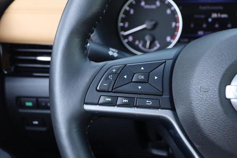 Nissan Sentra Vehicle Image 12