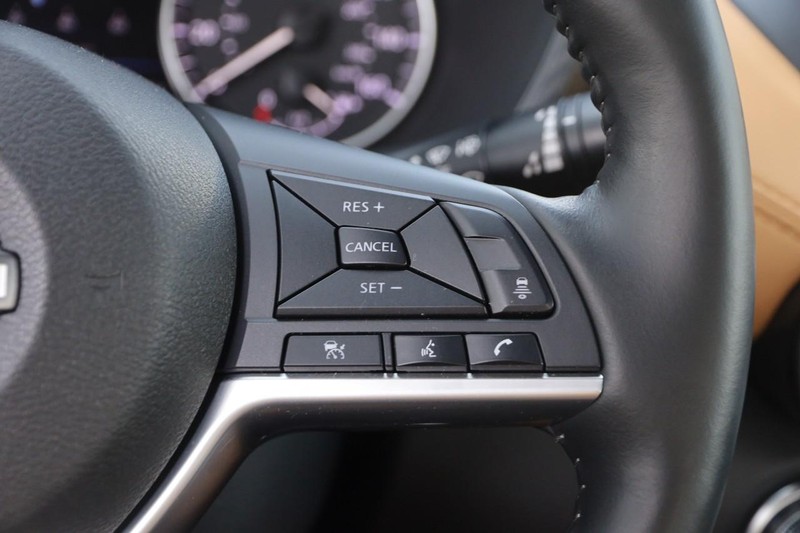 Nissan Sentra Vehicle Image 13