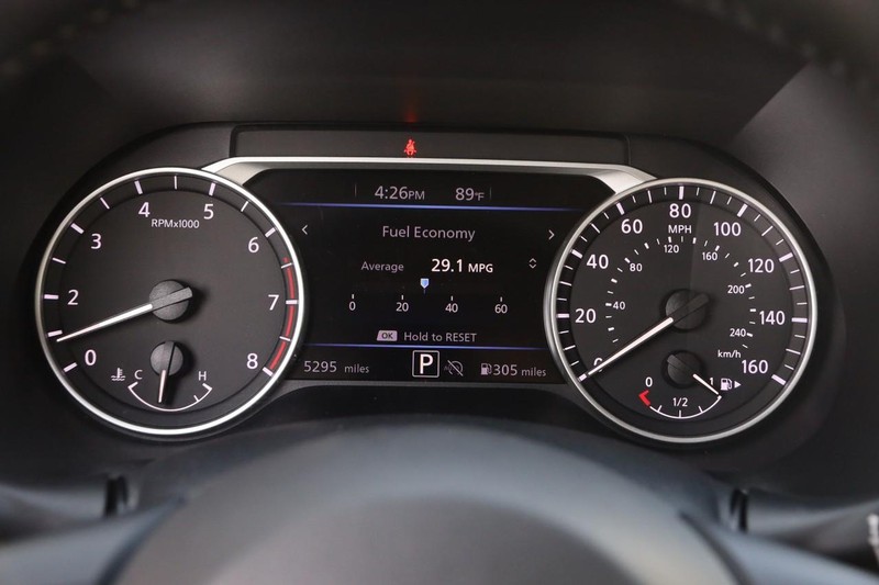 Nissan Sentra Vehicle Image 14