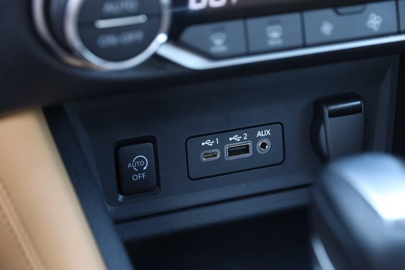 Nissan Sentra Vehicle Image 18