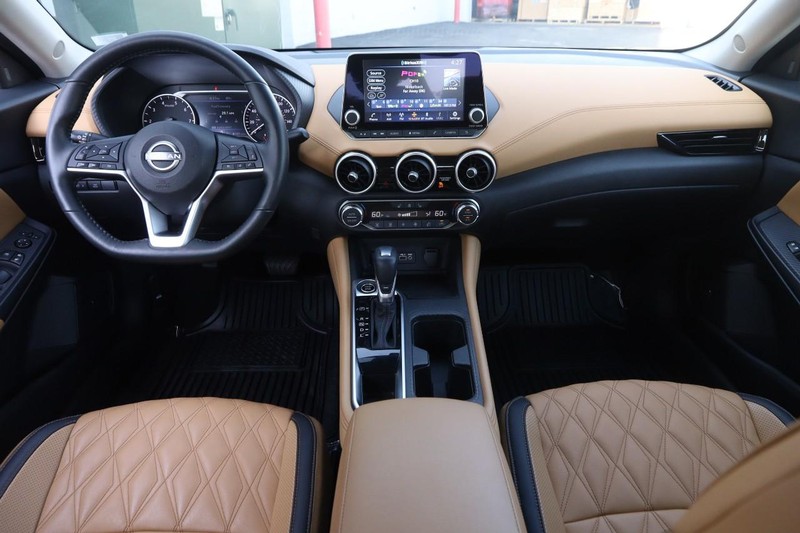 Nissan Sentra Vehicle Image 21
