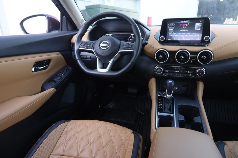 Nissan Sentra Vehicle Image 22