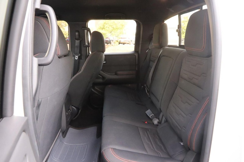 Nissan Frontier Vehicle Image 09
