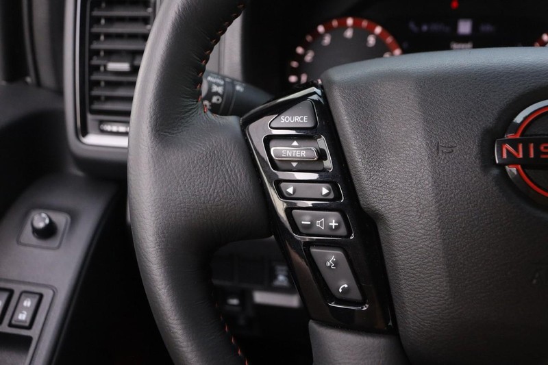 Nissan Frontier Vehicle Image 11