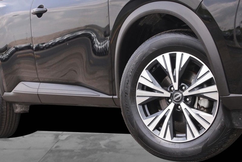 Nissan Rogue Vehicle Image 03