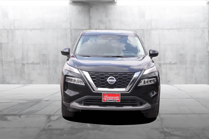 Nissan Rogue Vehicle Image 04