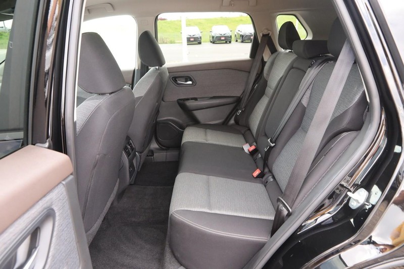 Nissan Rogue Vehicle Image 09