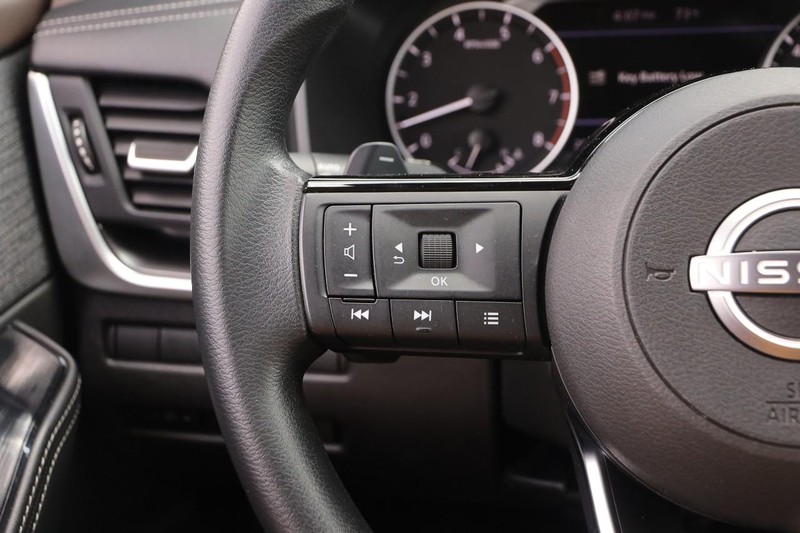 Nissan Rogue Vehicle Image 11