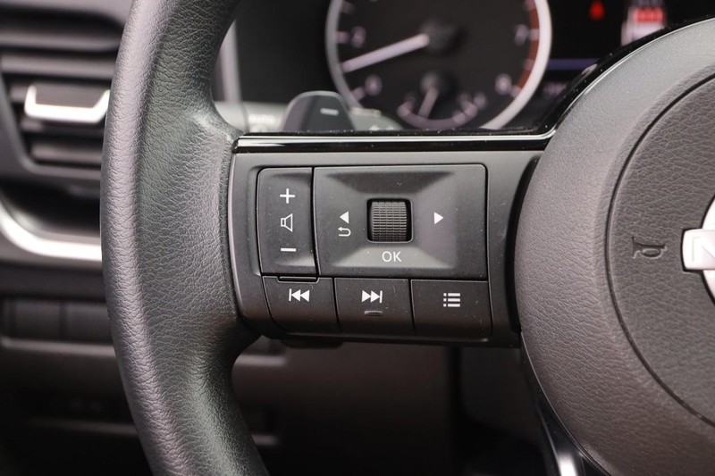 Nissan Rogue Vehicle Image 12