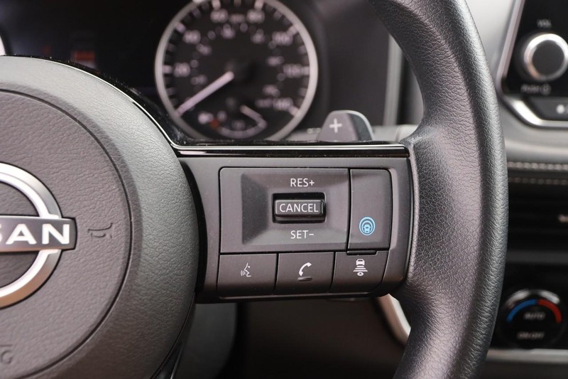 Nissan Rogue Vehicle Image 13