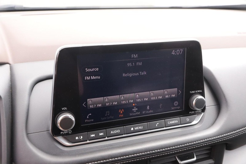 Nissan Rogue Vehicle Image 16