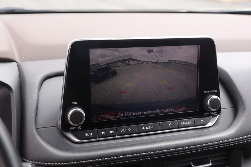 Nissan Rogue Vehicle Image 17