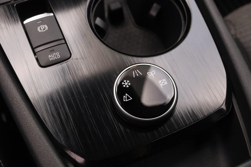 Nissan Rogue Vehicle Image 19