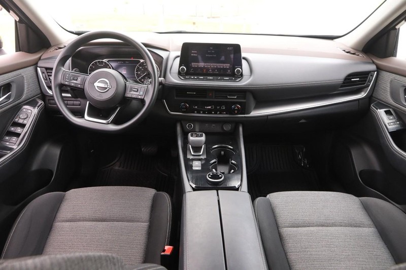 Nissan Rogue Vehicle Image 20