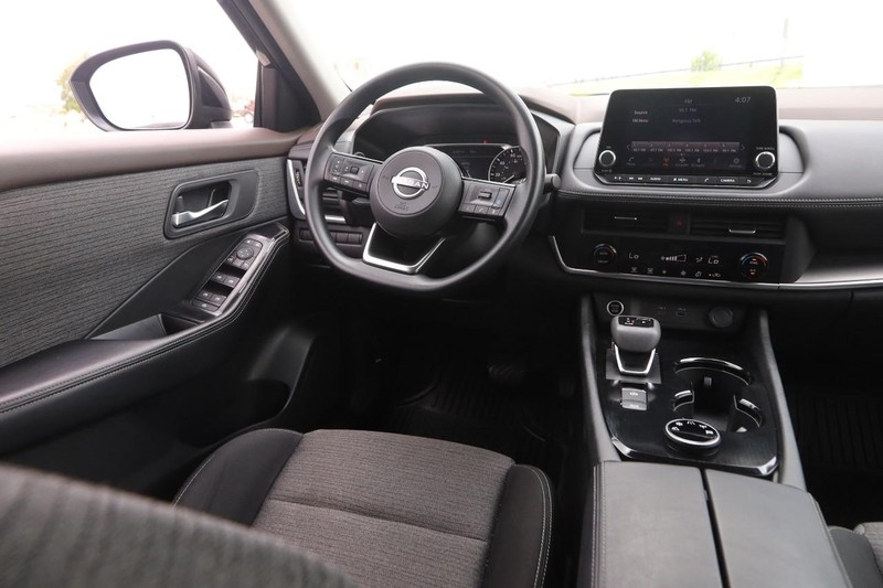 Nissan Rogue Vehicle Image 21
