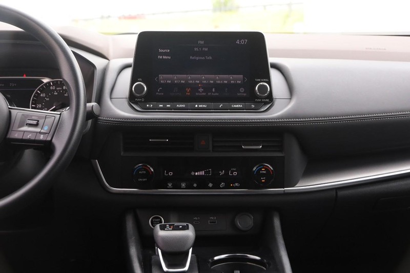 Nissan Rogue Vehicle Image 23