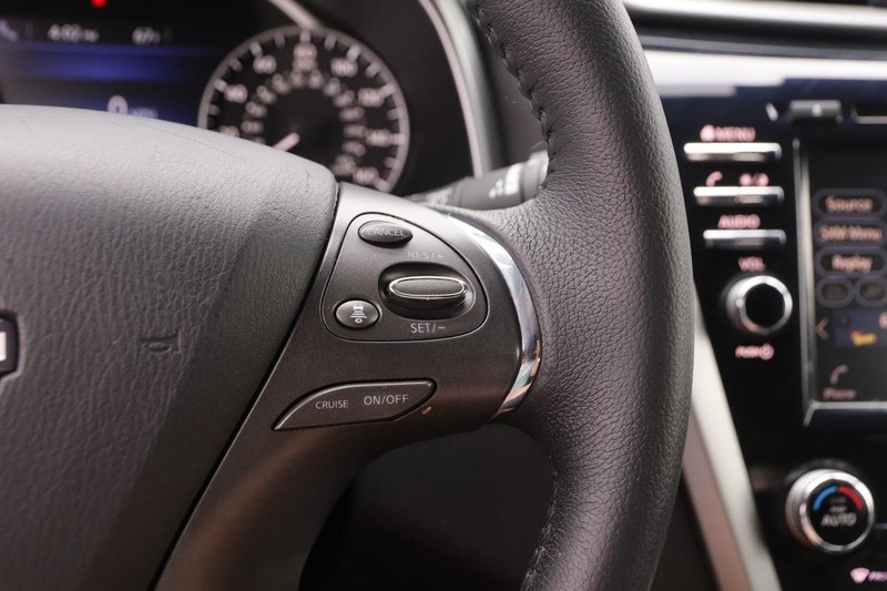 Nissan Murano Vehicle Image 12