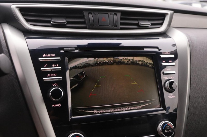 Nissan Murano Vehicle Image 15