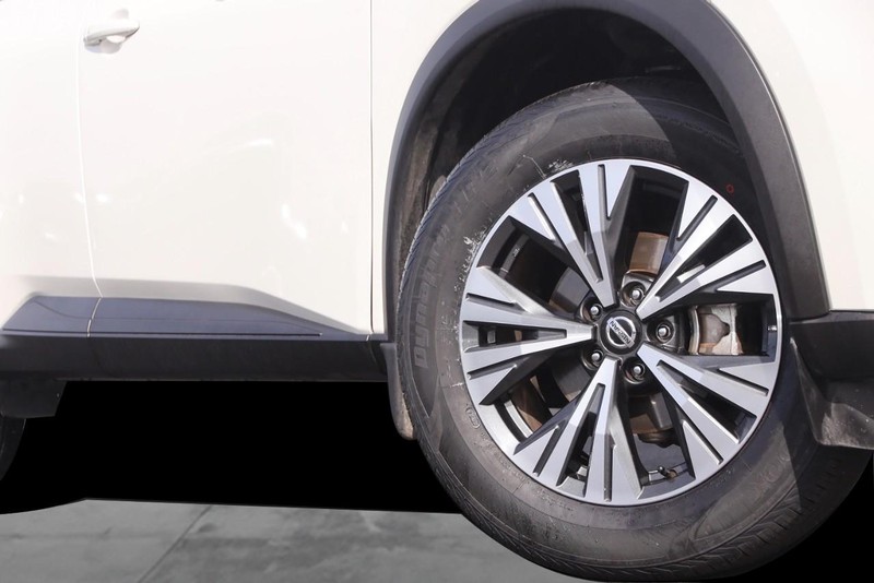Nissan Rogue Vehicle Image 03