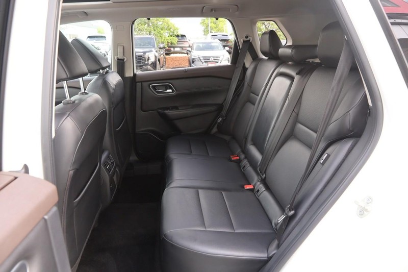 Nissan Rogue Vehicle Image 11