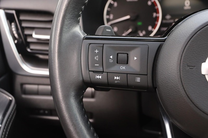 Nissan Rogue Vehicle Image 13