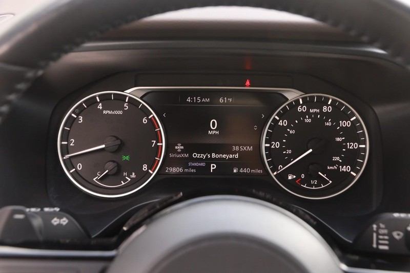 Nissan Rogue Vehicle Image 15