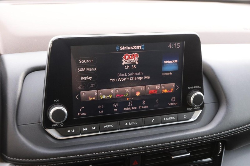 Nissan Rogue Vehicle Image 17