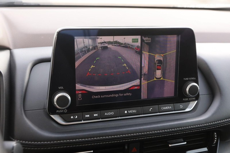 Nissan Rogue Vehicle Image 18