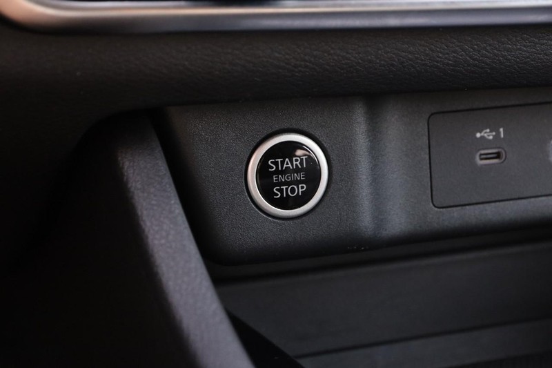 Nissan Rogue Vehicle Image 20
