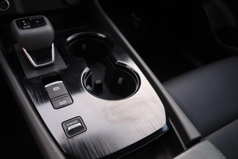 Nissan Rogue Vehicle Image 21