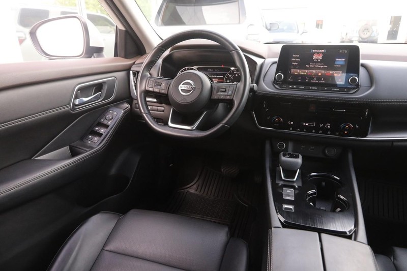 Nissan Rogue Vehicle Image 24