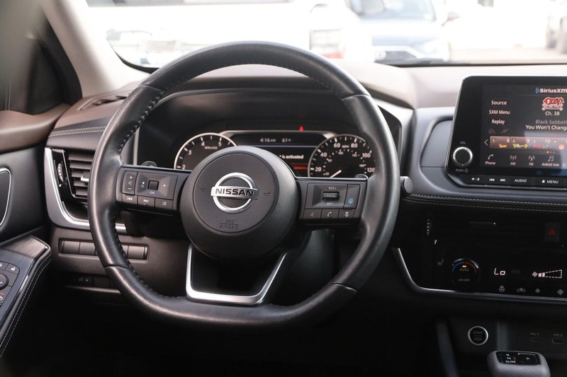 Nissan Rogue Vehicle Image 25